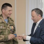 Участники СВО в Башкортостане вступают в «Единую Россию» и получают партийные билеты