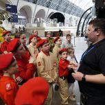 Московская «Единая Россия» организовала на ВДНХ встречу детей участников СВО с космонавтом