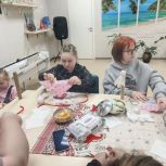 Талисман своими руками: семьи участников СВО создали обережных кукол на мастер-классе «Женского движения Единой России»