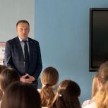 Будущее рождается в диалоге: депутаты Трёхгорного провели разговор со школьниками