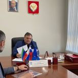 Депутат Госдумы Сайгидпаша Умаханов провёл приём граждан в общественной приёмной «Единой России» в Махачкале