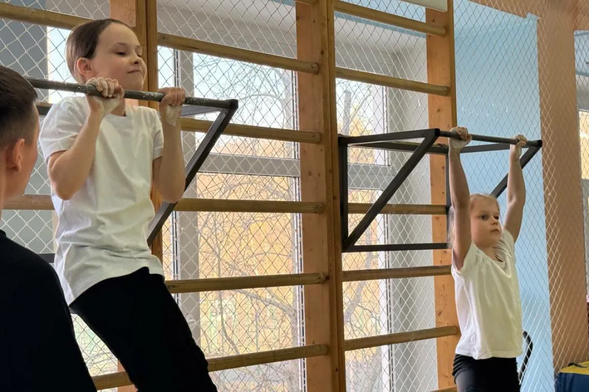 Школьница из СВАО установила на спортивном марафоне «Сила России» рекорд по подтягиванию, который не могли побить шесть лет