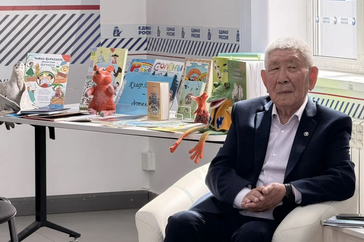 В Горно-Алтайске в ходе XIII республиканского фестиваля «Книга Алтая» на площадке штаба общественной поддержки «Единой России» состоялась презентация книги «У нас одна планета» алтайского писателя Кулера Тепукова