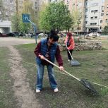 Елена Афанасова приняла участие в субботнике, который прошёл в оренбургском микрорайоне «Малая Земля»