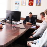 Благодарность от курских партийцев вручили волонтеру лагеря «Курский рубеж» Андрею Нефедову