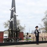 «Единая Россия» приняла участие в открытии памятника Героям СВО