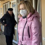 Участница предварительного голосования «Единой России» Елена Дмитрук навестила жителей гериатрического пансионата