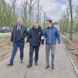 В Луганске по народной программе Единой России продолжается реконструкция аллеи на ул. В. Даля