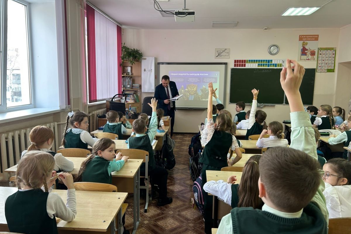«Единая Россия» провела патриотическую викторину для школьников Саранска