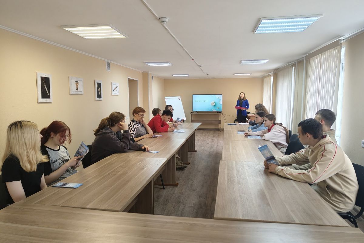 Златоустовским школьникам провели профтур в Центр развития туризма