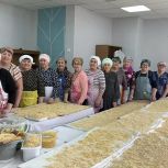 Азнакаевцы приготовили домашнюю лапшу для бойцов