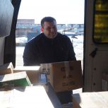 Машина, окопные свечи, продукты питания и средства гигиены: Надымчане отправили гуманитарную помощь ямальским защитникам