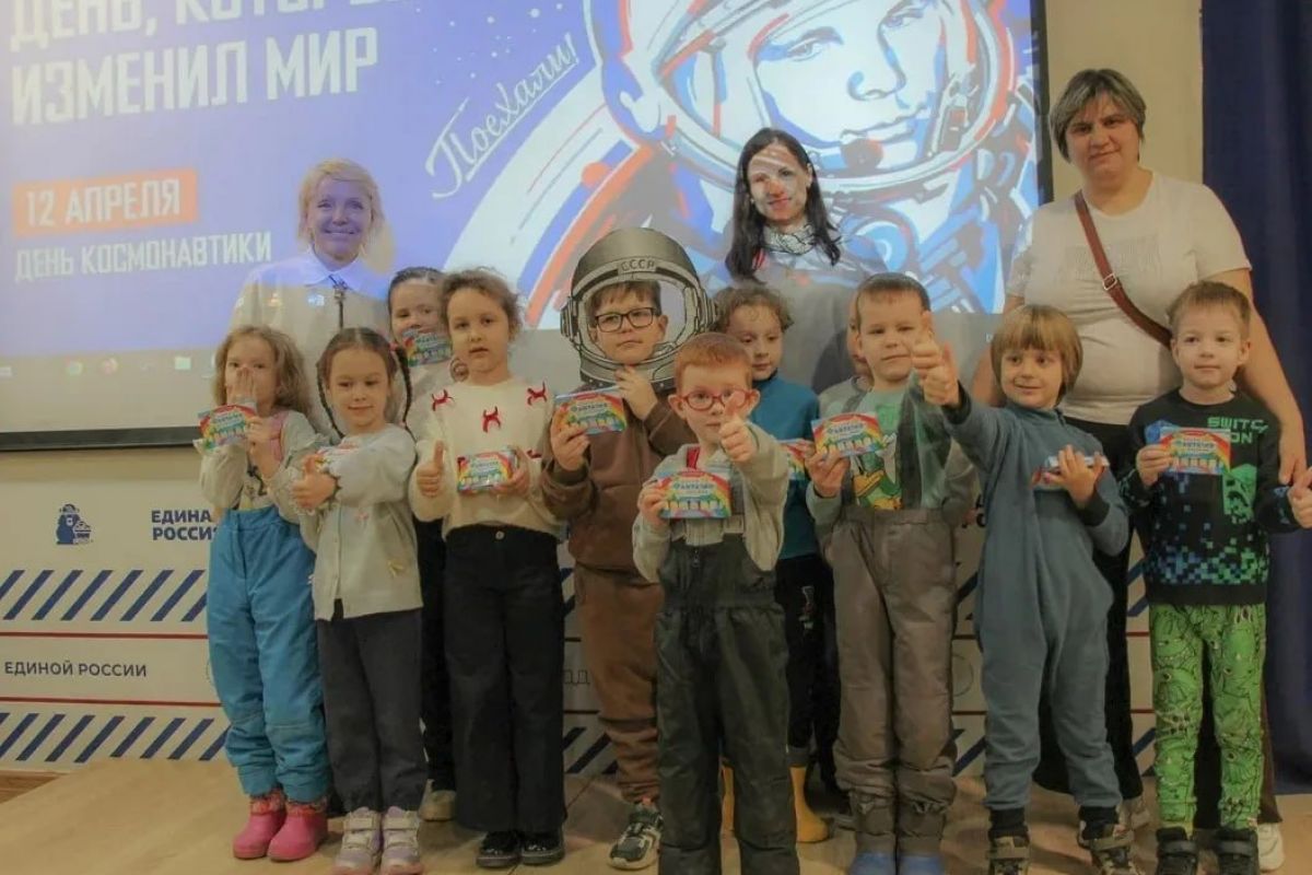 В Кемерове активисты «Единой России» рассказали детям о космосе