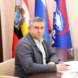 Главный врач Обоянской и Пристенской ЦРБ, единоросс Алексей Капустин подал документы на предварительное голосование Единой России