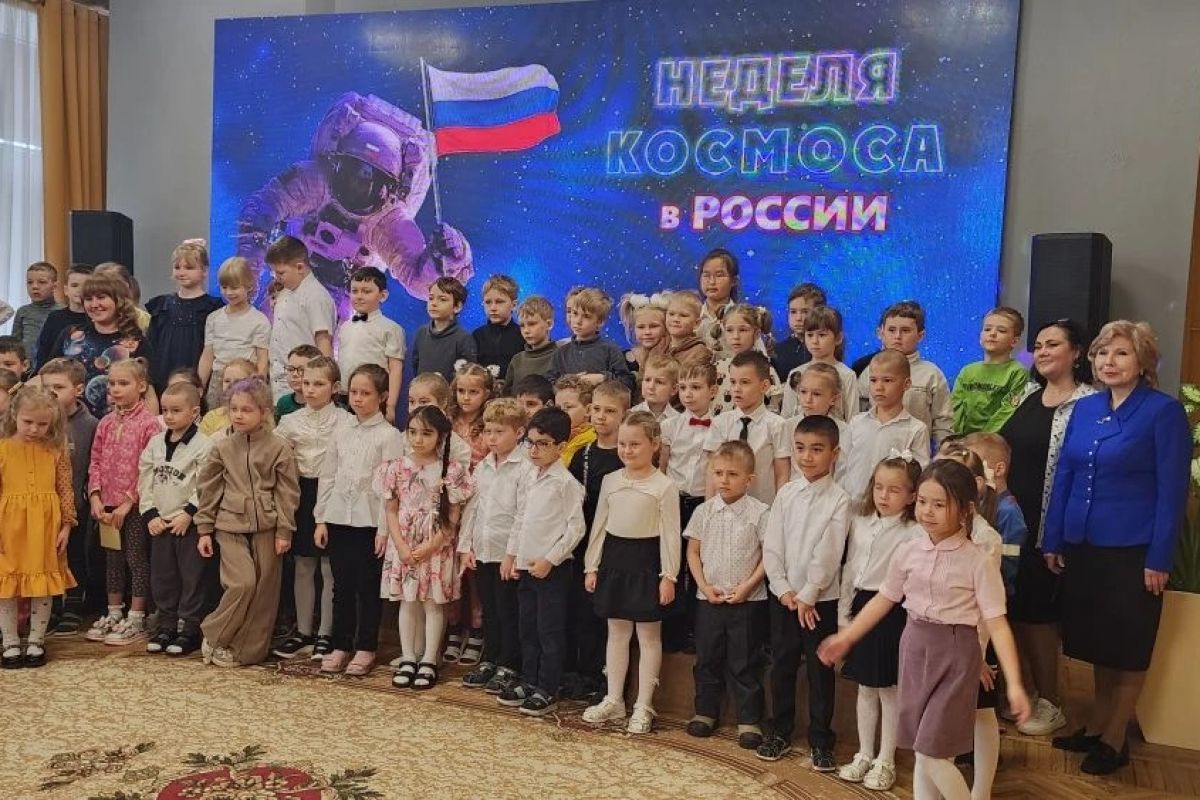 «Единая Россия» провела «космический» конкурс для юных художников Магадана