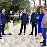 Депутат ЗСК Виктор Тепляков провёл обход в Комсомольском сквере