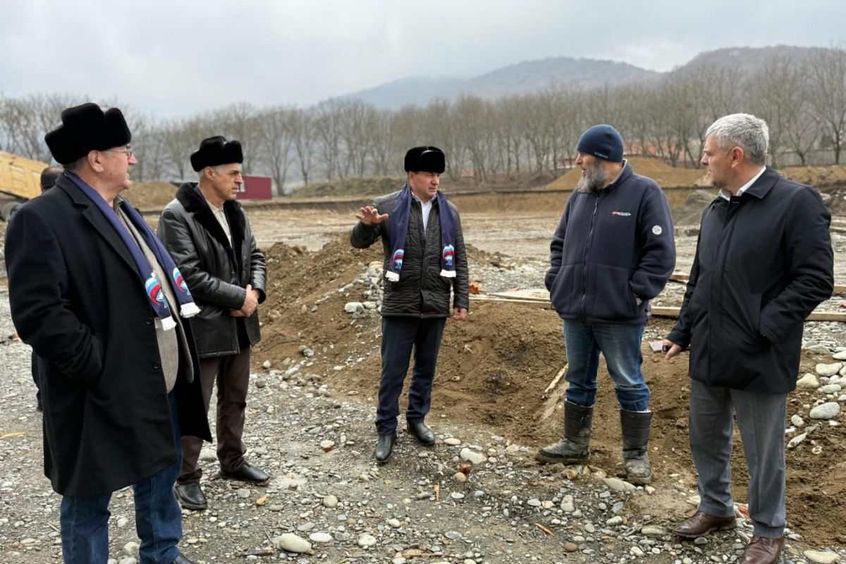 Ход строительства санаторно-лесной школы в с.п. Галашки находится под общественным и партийным контролем  
