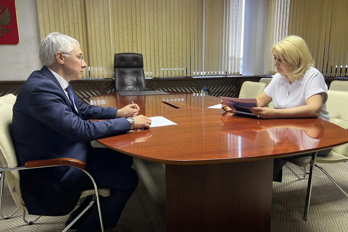 Наталья Дикусарова и Алексей Макаров обсудили реализацию проектов по активному долголетию в Иркутской области