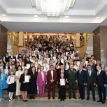 В Госсовете наградили победителей республиканских конкурсов в рамках Парламентского урока