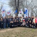 Активисты партии «Единая Россия» приняли участие в субботнике
