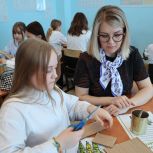 Мастер-класс по изготовлению окопных свечей провели для нижегородских школьников активисты «Единой России»