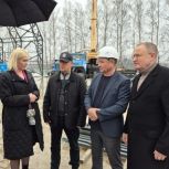 Николай Макариков и Елена Минкова проконтролировали ход строительства «умной» спортивной площадки в Рыбновском округе