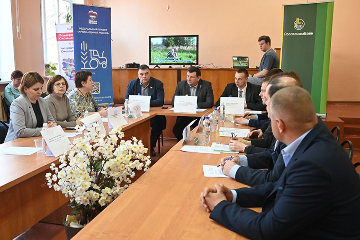 В Угранском округе обсудили развитие соцконтракта  в рамках проекта «Единой России» «Российское село»