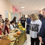 Депутат Госдумы РФ Артём Бичаев наградил победителей фестиваля «Народов много — страна одна» в Каспийске
