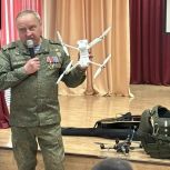 Юрий Суворов рассказал школьникам о мужестве