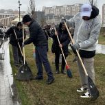 Ветеран СВО Эдуард Шонов принял участие в патриотической акции у памятника танкисту-асу Дмитрию Лавриненко