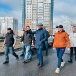 Руководитель фракции Единой России в Госсовете Чувашии Николай Николаев провел обход территории в микрорайоне «Радужный»