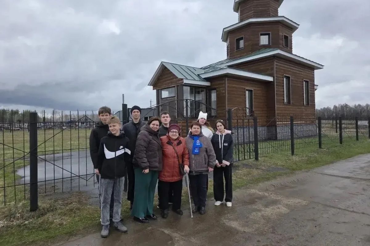 Активисты проекта «Единая страна — доступная среда» партии «Единая Россия»провели субботники в Саратове и районах области