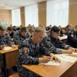 Мемориальные комплексы, музеи-заповедники, поисковой лагерь: жители регионов написали «Диктант Победы» «Единой России» на разных площадках
