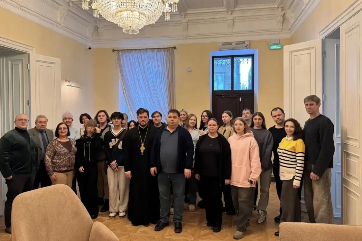 Для студентов СГТУ провели экскурсию по историческому Дому купца Константина Тимофеева
