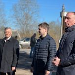 Александр Козловский взял на контроль замену окон в детсаду в локнянской деревне Подберезье