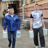 Депутат Госдумы Петр Толстой и ветеран боевых действий Эдуард Шонов приняли участие в гуманитарной акции для бойцов СВО