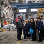 «Единая Россия» организовала для воронежских школьников профориентационную экскурсию
