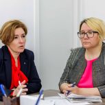 В региональной общественной приемной «Единой России» с колымчанами встретились Виктория Голубева и Андрей Зыков