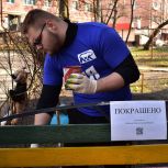 Убрали мусор, навели порядок, обновили лавочки: молодогвардейцы Единой России стали активными участниками субботника