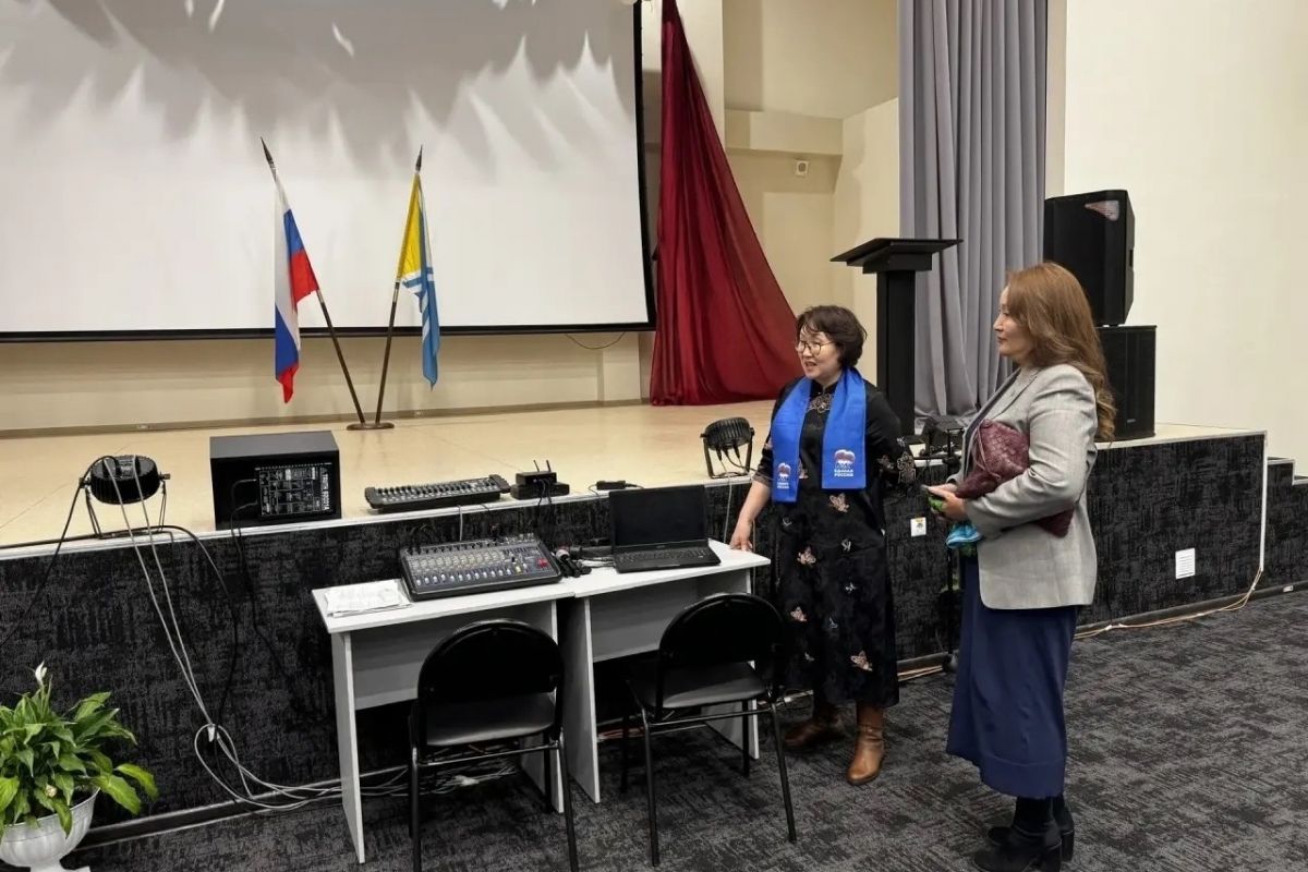 Региональные координаторы партпроектов «Новая школа» и «Здоровое будущее» посетили школу села Бай-Хаак, построенную по «Народной программе Единой России»