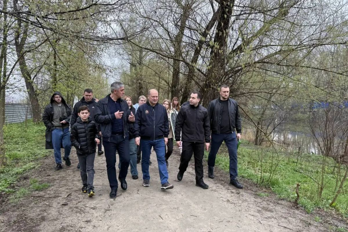 В Октябрьском районе Ростова-на-Дону при участии активистов «Единой России» провели весенний субботник