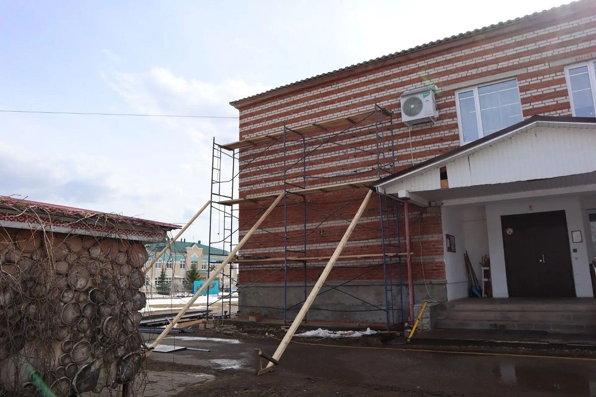 В Шарканском районе приступили к ремонту национального центра удмуртской культуры «Быги»