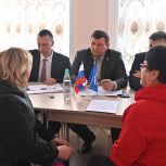 От проблем ЖКХ до вопросов здоровья, поддержки участника СВО и погорельцев – прием Игоря Ляхова в Угре