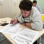 Чебаркульские партийцы сели за парты, чтобы сдать пробный ЕГЭ по русскому