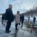 При участии «Единой России» в Мурманской области почтили память экипажа подлодки «Комсомолец»