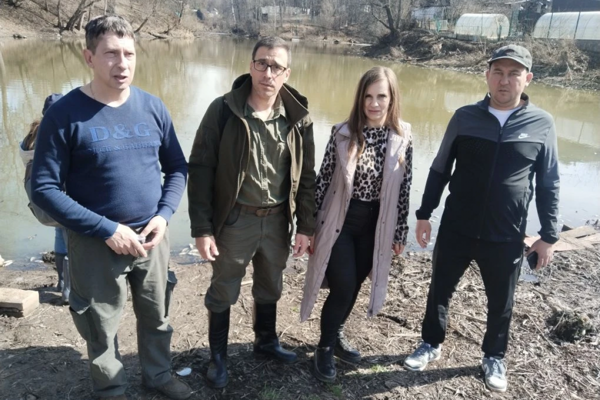 В Самаре общественники и экологи выясняют причины гибели рыбы в озере на Сорокиных Хуторах: партпроект «Защита животного мира» подключился к проверке
