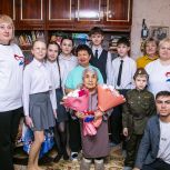 Активисты «Единой России» и МГЕР поздравили старейшую жительницу Нижнекамска