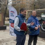 Участник СВО Эльдар Шарипов и журналист Олег Леонов приняли участие в патриотической акции по сохранению памятников Великой Отечественной войны
