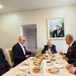 Разиф Каримов навестил ветерана Леонида Мачтакова и передал привет от бойцов СВО