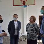 Депутаты «Единой России» взяли на контроль ремонт спортивного зала в школе №63